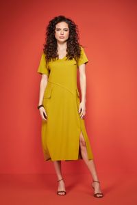 Vestido midi de malha amarelo com bolso lateral