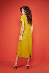 Vestido midi de malha amarelo com bolso lateral