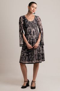 Vestido Curto de Tule Figuras Medievais