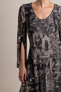 Vestido Curto de Tule Figuras Medievais