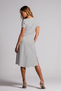 Vestido Midi de malha listrado com bordado rosa