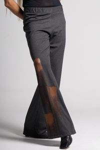 Calça de malha xadrez com pintura
