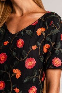 Vestido curto tule bordados flores laranja