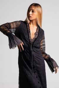 Vestido midi preto mix rendas passa fita