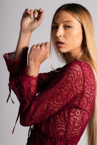 Blusa de renda vinho com passa fita