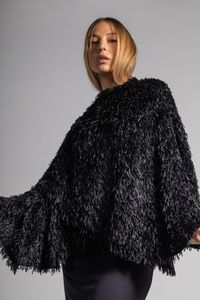 Poncho preto de pelo