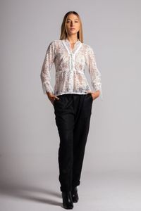 Blusa de renda off white com passa fita