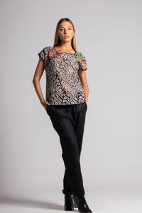 Blusa renda c/bordado linha