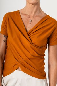Blusa de Malha Mostarda Decote Transpassado