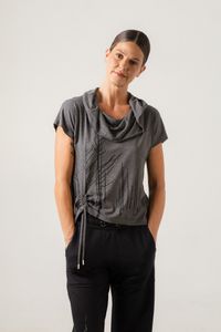 Blusa de Malha Cinza Gola Role