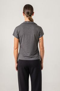 Blusa de Malha Cinza Gola Role