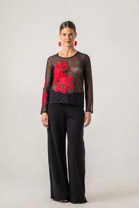 Blusa de Tule preta com aplicação vermelha