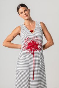 Vestido Longo Listrado Colar Vermelho