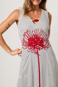 Vestido Longo Listrado Colar Vermelho