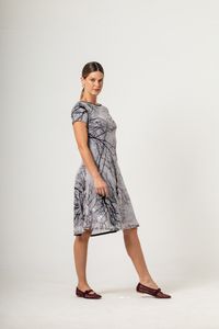 Vestido curto de tule Gota Costas Galho Vari Escura