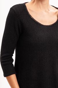 Blusa de Malha Preta com Acabamento em Tule