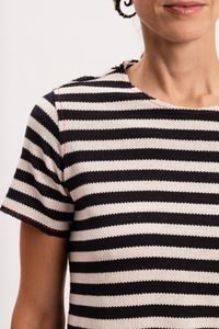 Blusa de Malha Listrada com Presponto Vermelho