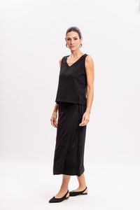 Blusa Preta em Tecido Risca de Giz