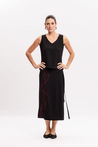 Blusa Preta em Tecido Risca de Giz