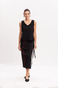 Blusa Preta em Tecido Risca de Giz