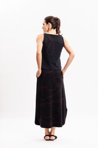 Saia Preta com Ilhós Laterais e Presponto Vermelho