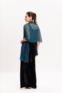 Xale em Renda Verde com Detalhe de Folha Azul