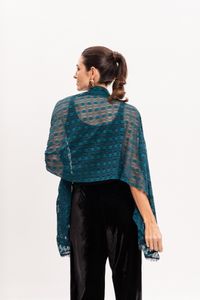 Xale em Renda Verde com Detalhe de Folha Azul