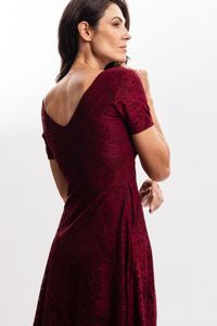 Vestido em Renda Bordô com Decote em V