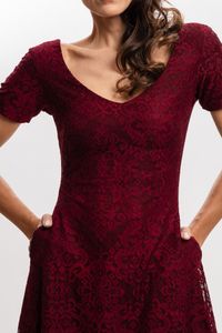 Vestido em Renda Bordô com Decote em V