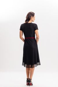 Vestido Mix de Renda Preto com Detalhes em Vermelho