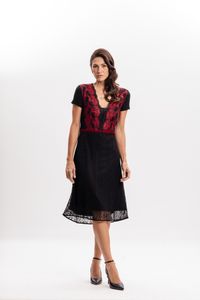 Vestido Mix de Renda Preto com Detalhes em Vermelho