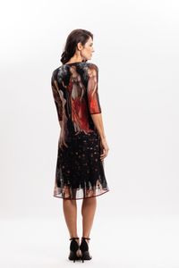 Vestido Curto em Tule Estampa Três Graças