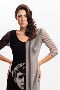 Vestido Curto em Tule Estampa Greco David