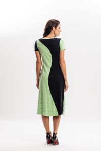 Vestido Curto Bicolor em Malha Verde e Preto