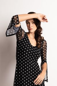 Vestido Curto em Tule Poá Preto com Recortes