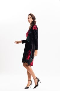 Vestido em Plush Estampado com Bolso Rosa Vermelha