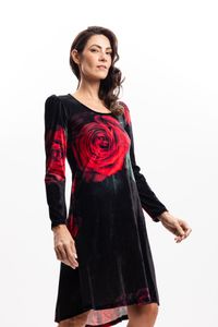 Vestido em Plush Estampado com Bolso Rosa Vermelha