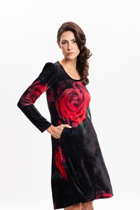 Vestido em Plush Estampado com Bolso Rosa Vermelha