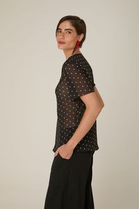Blusa Preta de Poá Manga Curta Decote V