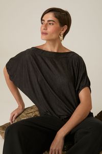 Blusa Preta Plissada com Manga Curta e Decote Cano