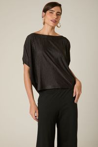 Blusa Preta Plissada com Manga Curta e Decote Cano