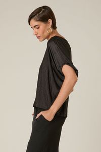 Blusa Preta Plissada com Manga Curta e Decote Cano