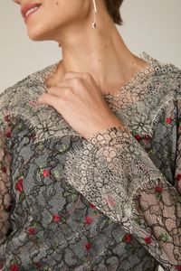 Blusa Tule Bordado com Renda Preta
