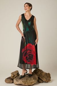 Vestido Longo de Tule Floral com Decote V Estampa Rosa