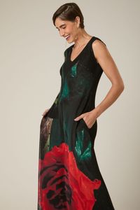 Vestido Longo de Tule Floral com Decote V Estampa Rosa