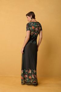 Vestido Longo de Tule Preto com Bordado Floral