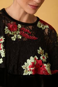 Bolero Preto com Renda Bordada Flores Vermelhas
