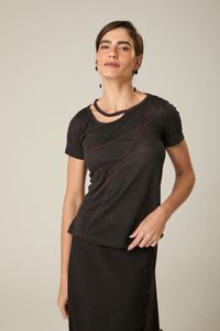 Blusa Preta de Malha com Presponto Vermelho