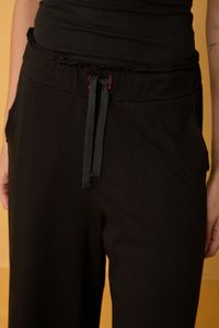 Calça de malha Pantalona preta com bolso