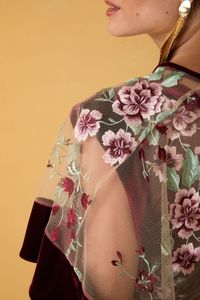 Bolero Feminino de Tule Bordado Floral com Veludo Vinho